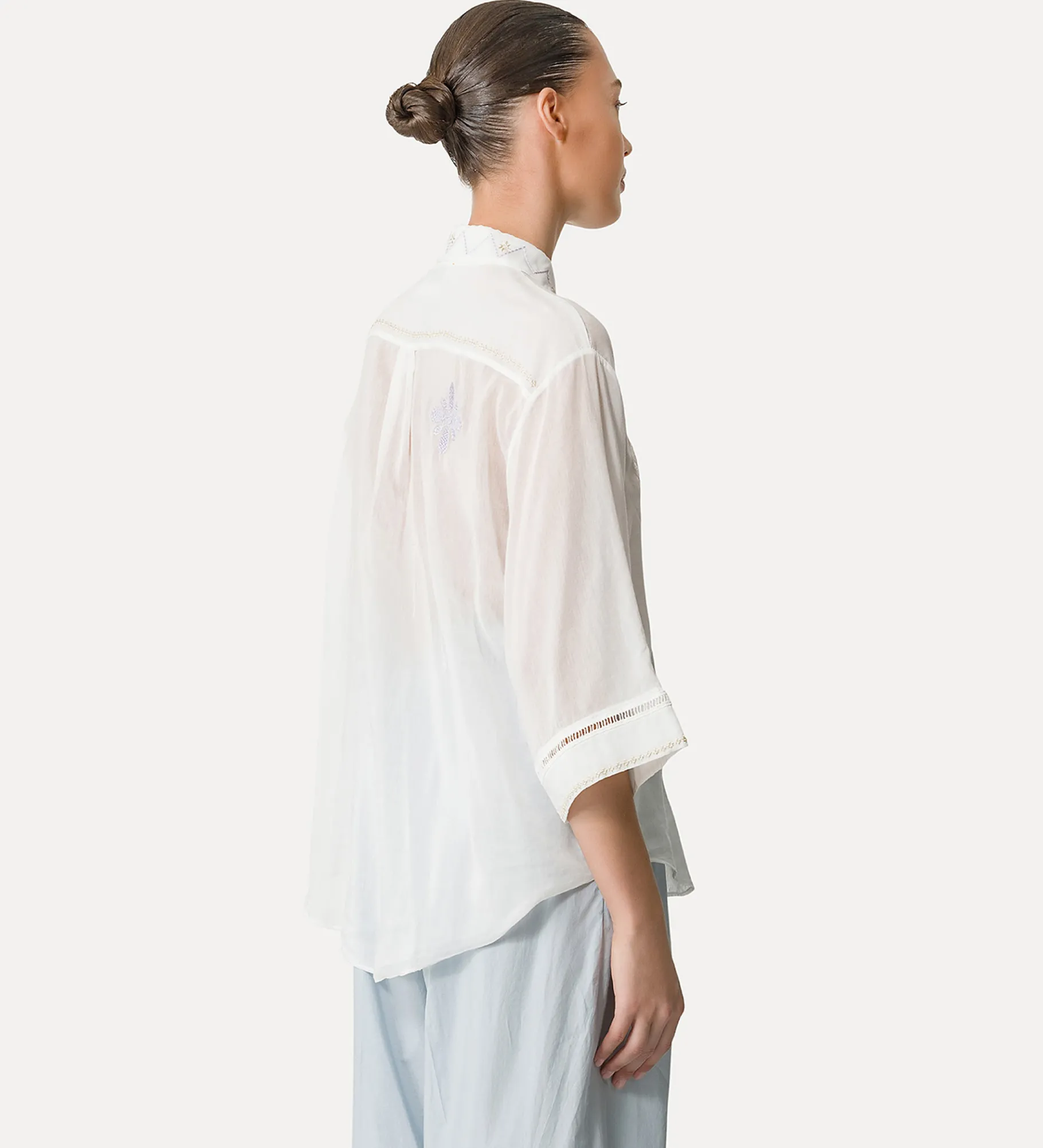 forte_forte half–sleeve voile shirt with “oniric blossom” embroidery pattern bianco^ Shirts