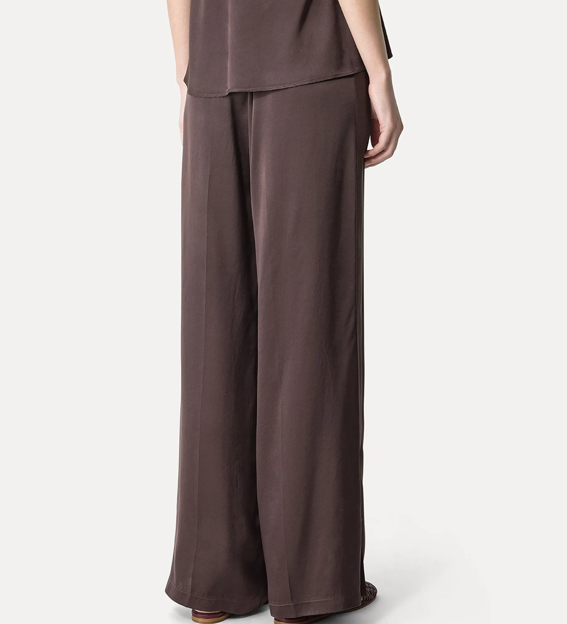 forte_forte loose–fitting jogging pants in silk satin lava^ Pants